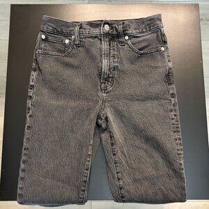 Madewell The Perfect Vintage Jean in size 25, charcoal grey / black